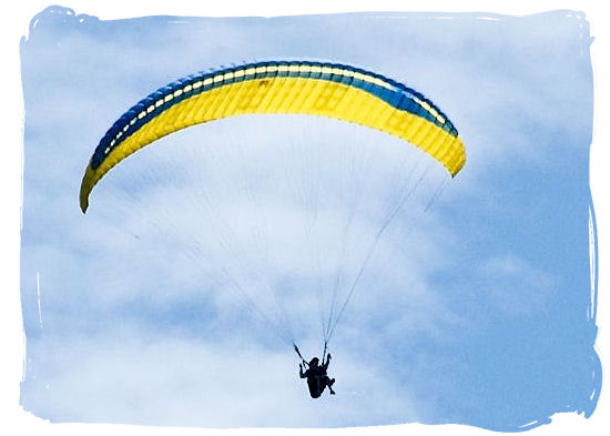 Paragliding around the Knysna lagoon - Knysna Activities, Attractions and Festivals in South Africa
