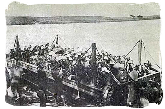 British troops crossing the Tugela River during their advance into Zululand - The Anglo Zulu war, more about Zulu people and Zulu history