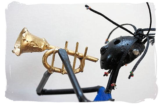 African trumpeter statue, example of african handicraft