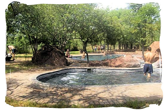 The swimming pool at Mopani rest camp